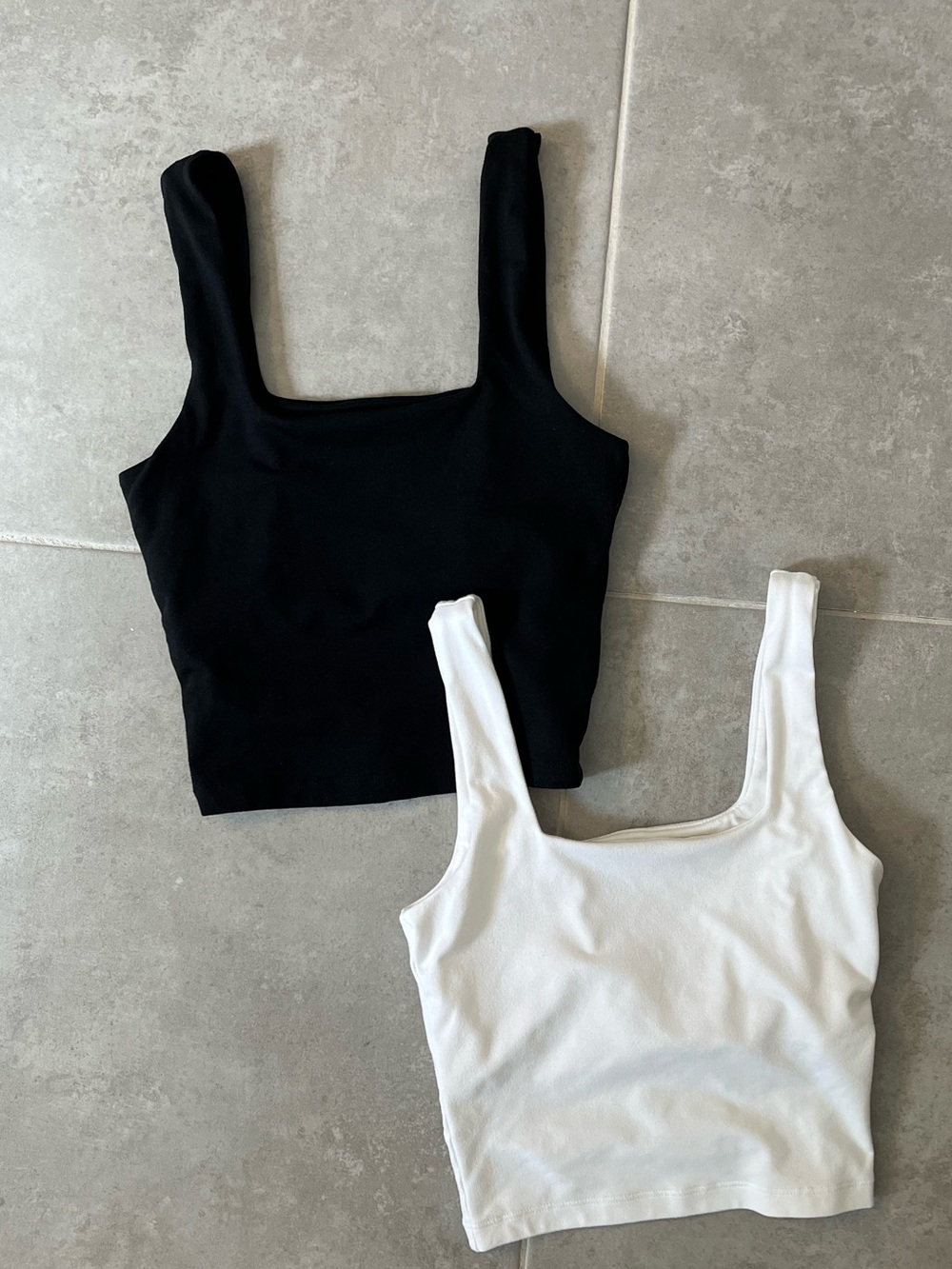 Hollister square neck tank tops. Lot of 2. Size xxs.